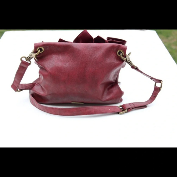 Jessica Simpson fold over cross body bag - Picture 8 of 8